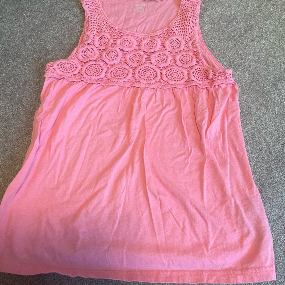 Tank top with design on top light pink